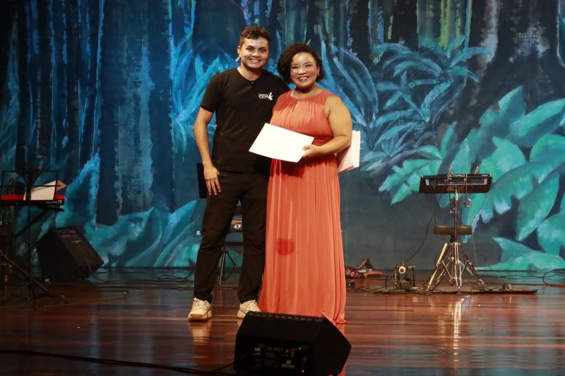 Espetáculo Brasilidades no Teatro Municipal de Ananindeua