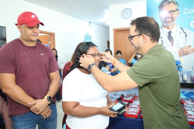 Ação de entrega de óculos na Policlínica do Jaderlândia na rua da Liberdade