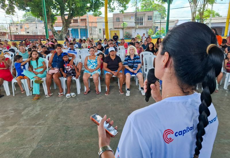 Entrega de apoio alimentar e kit escolar no CRAS 40 Horas