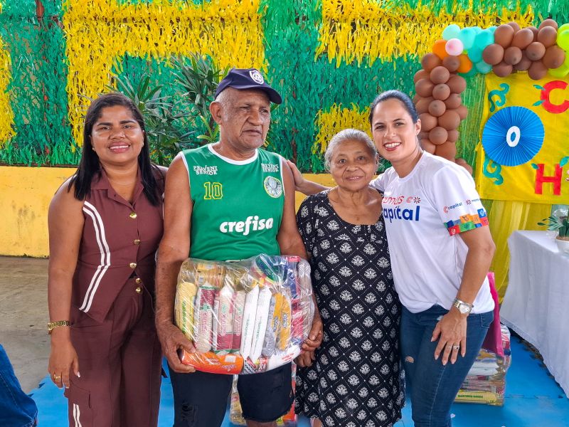 Entrega de apoio alimentar e kit escolar no CRAS 40 Horas