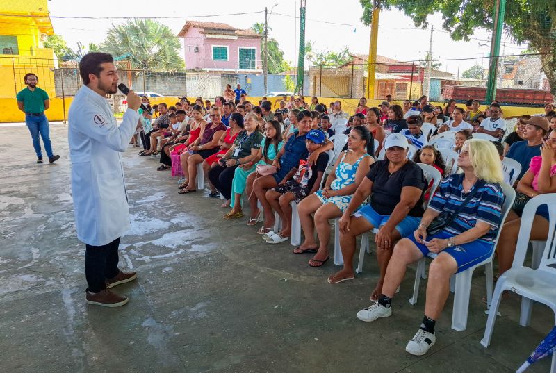 Entrega de apoio alimentar e kit escolar no CRAS 40 Horas