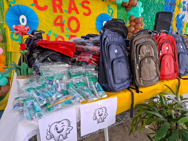 Entrega de apoio alimentar e kit escolar no CRAS 40 Horas