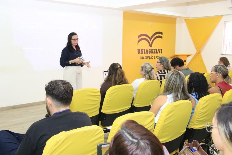 Oficina de atualização da assistência à saúde sexual e reprodutiva no município.