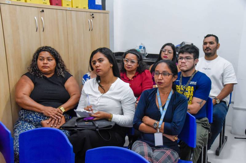 Profissionais recebem capactação.