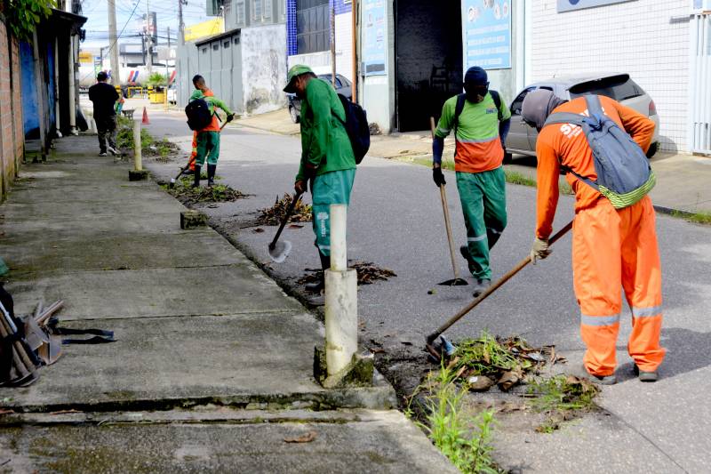 Limpeza de ruas.