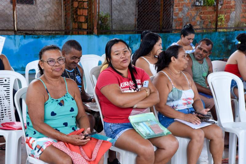 Moradores aproveitando a ação da SEMCAT.