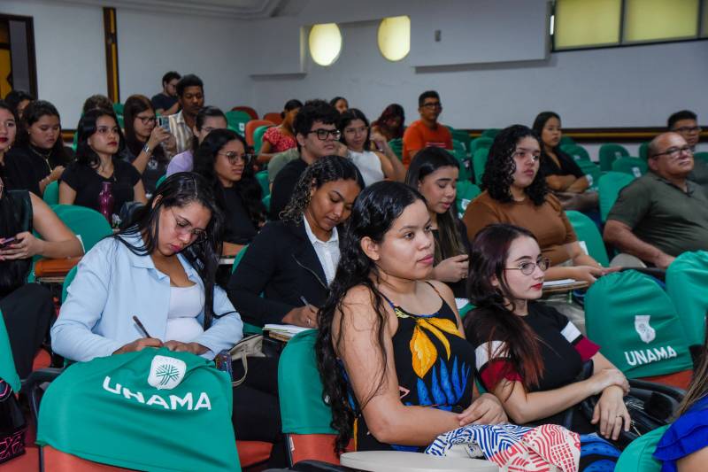 Comunidade acadêmica, profissionais e convidados em um momento de valorização das iniciativas voltadas à inclusão.