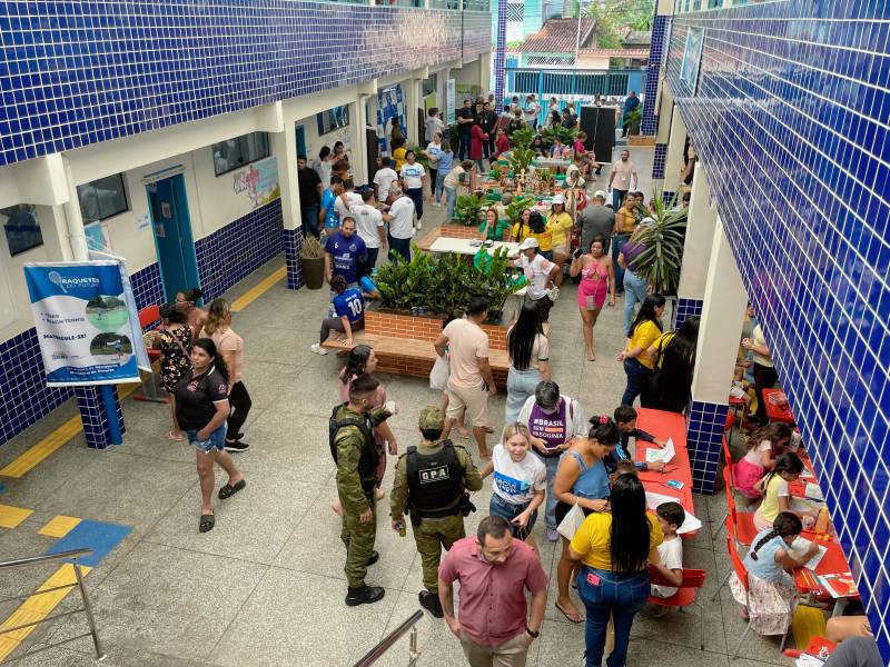 A população compareceu e aproveitou o dia de serviços oferecido pela prefeitura. 