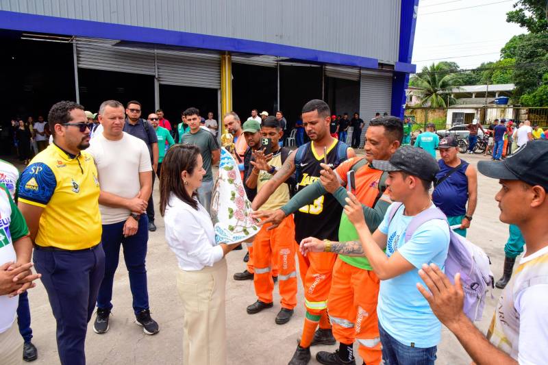 Momento de fé: Círio dos garis, recebeu a imagem peregrina de Nossa Senhora de Nazaré. 