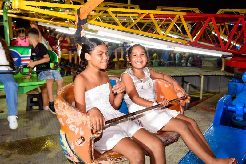 Alegria e diversão marcam festa com brinquedos gratuitos no Vila Maguary.