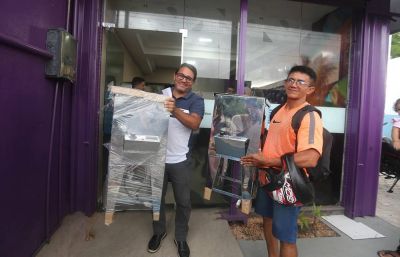 notícia: Prefeitura fortalece venda segura de açaí com entrega de máquinas de branqueamento