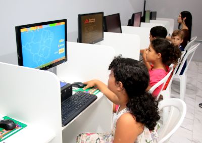 notícia: Comunidade Parque Ani ganha Centro de Inclusão Digital Sustentável