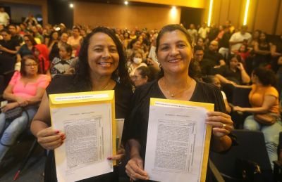 notícia: Moradores de Ananindeua recebem títulos de propriedade e celebram conquista histórica