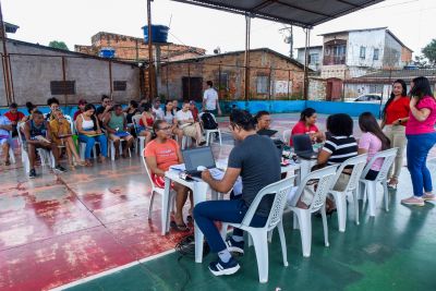 notícia: Ação da Prefeitura garante serviços do CadÚnico a famílias afetadas pela chuva em Ananindeua