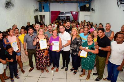 notícia: Mais de 120 famílias do Conjunto Vitória Régia recebem título definitivo de propriedade em Ananindeua