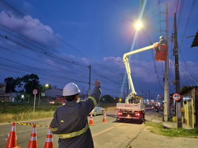 notícia: Avenida Independência começa a receber nova iluminação em LED em Ananindeua